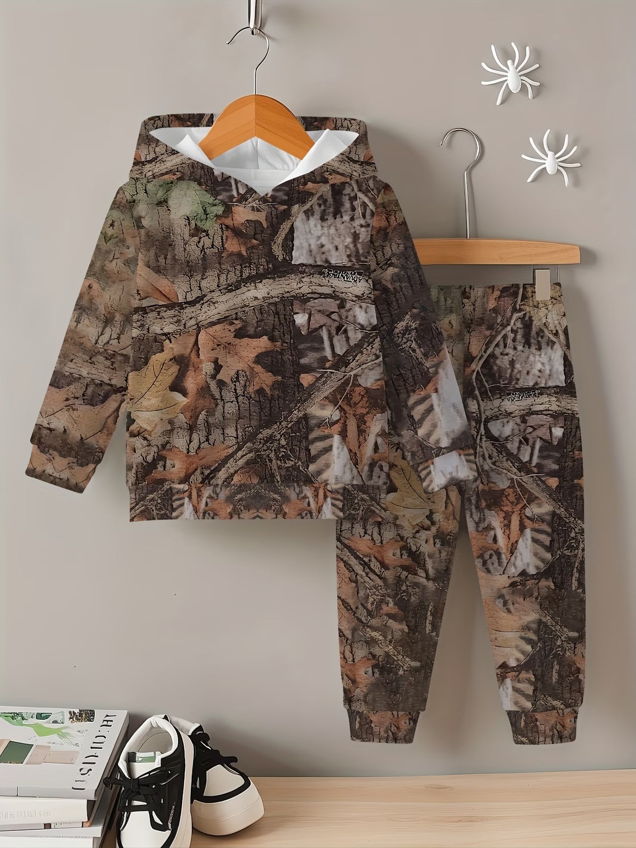 Camouflage children's outfit with hoodie and pants 